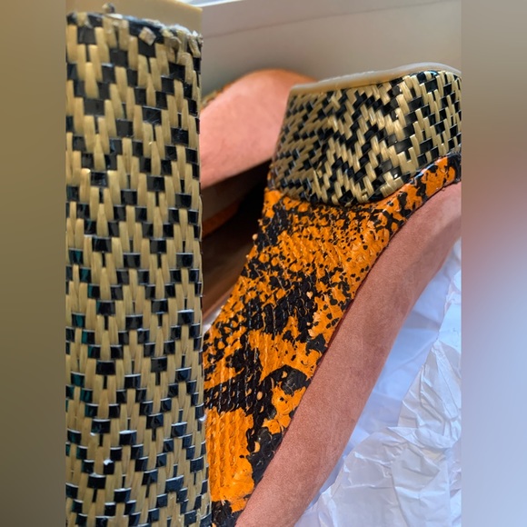 NWOT SCHUTZ PLATFORM HEELS - Picture 10 of 11